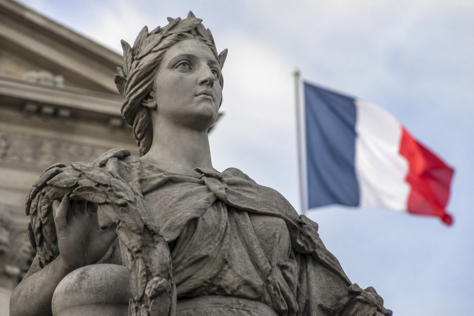 « Aux grands hommes la patrie reconnaissante » : Origine et histoire de la célèbre devise